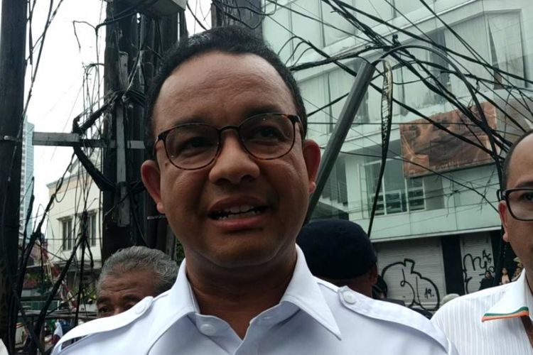 Gubernur DKI Jakarta, Anies Baswedan sambangi lokasi kebakaran pasal Blok A, Kebayoran Baru. Rabu (6/3/2019)