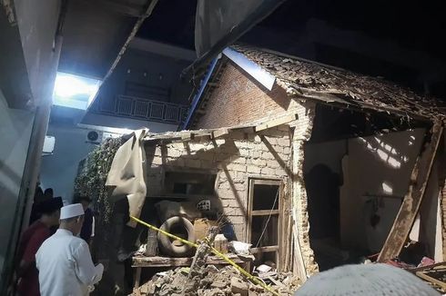 Polisi Temukan 2 Kg Serbuk Diduga Bahan Petasan di Lokasi Ledakan Kasembon Malang