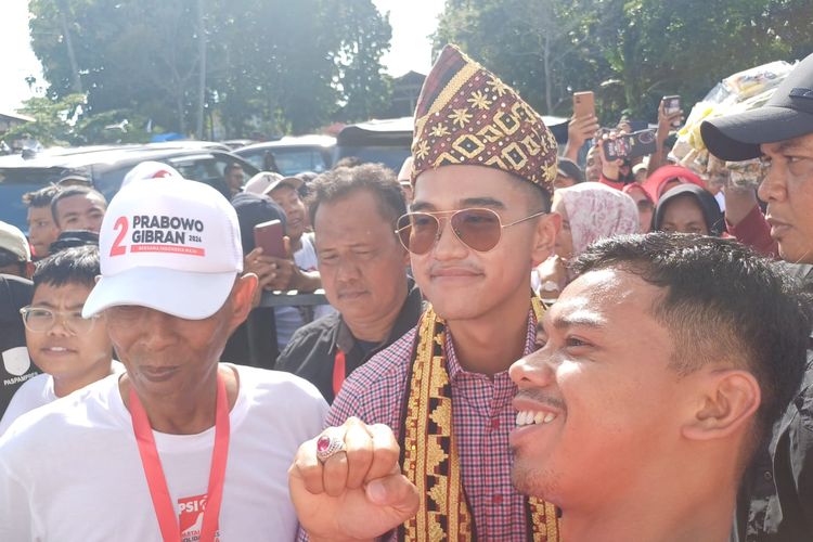 Kaesang saat kampanye di Lapangan Desa Suka Banjar, Lampung Selatan, Provinsi Lampung, Jumat (2/2/2024) 