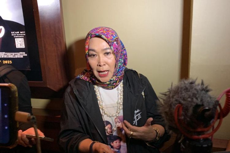 Aktris senior Jenny Rachman ditemui usai menghadiri konferensi pers film Air Mata di Ujung Sajadah di kawasan Senayan, Jakarta Pusat, Jumat (4/8/2023). 