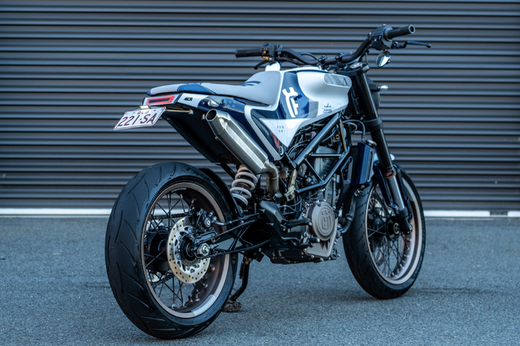 Motor custom Husqvarna Vitpilen 401 bergaya street tracker