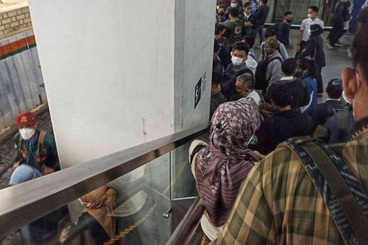 Desain aneh Stasiun Manggarai membahayakan penumpang