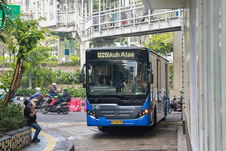 Bus Transjakarta rute Bekasi-Dukuh Atas