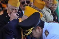 Veteran Teteskan Air Mata Saat Diberi Hormat oleh Wali Kota Bogor