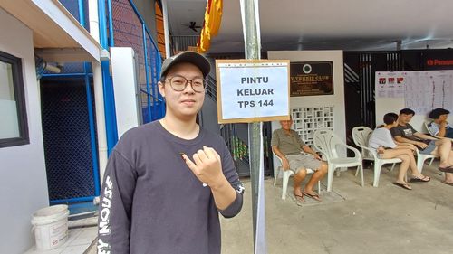 Tetap Semangat &ldquo;Nyoblos&rdquo; meski Ada Hasil Hitung Suara KPU, Warga: Ini Pengalaman Pertama