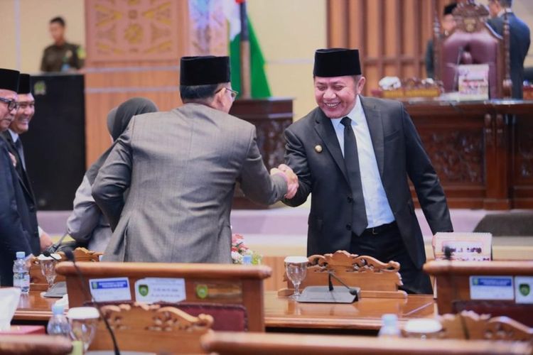 Gubernur Sumatera Selatan (Sumsel) Herman Deru dalam Rapat Paripurna LXIV (64) di Gedung DPRD Provinsi Sumsel, Palembang, Senin (5/6/2023).