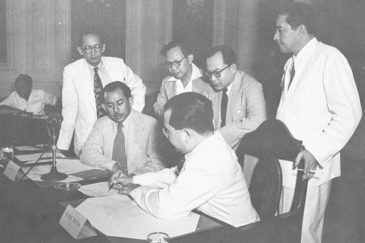 Sidang Badan Permusyawaratan Federal (BFO) oleh Sutan Hamid II dan Moh. Hatta