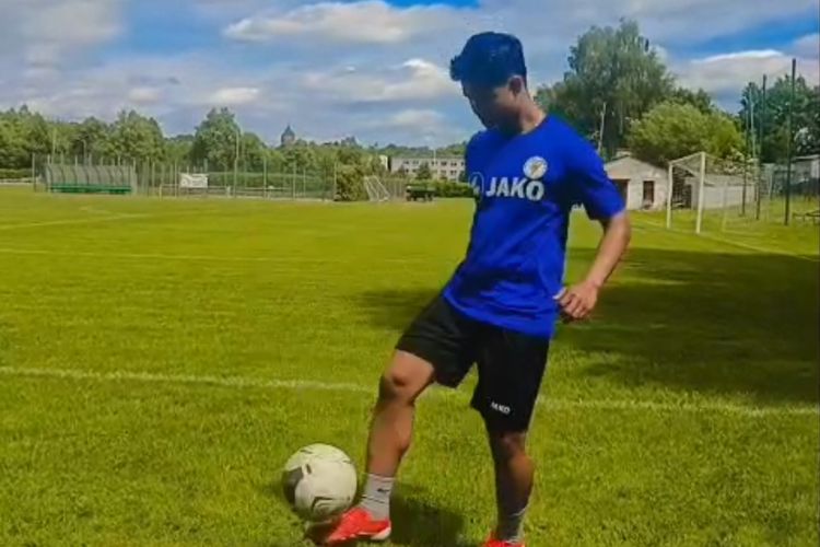 Kisah TKI Asal Banyuwangi Direkrut Klub Sepak Bola Polandia