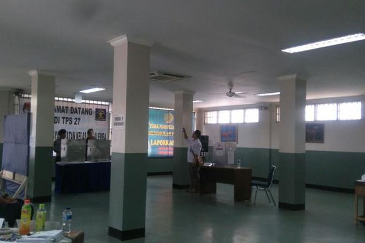 Suasana pemberian hak suara Pilkada DKI Jakarta di Lapas Kelas IIA Salemba.