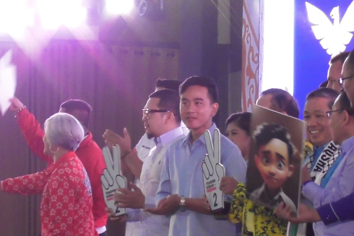 Calon Wakil Presiden nomor urut 2 Gibran Rakabuming Raka saat melakukan konsolidasi dengan Koalisi Indonesia Maju Sumatera Utara di MICC, Kota Medan, Sabtu (18/11/2023) malam.