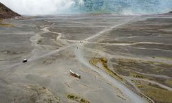 Rombongan Mobil Elf Masuk Lautan Pasir Gunung Bromo, Bagaimana Aturannya?