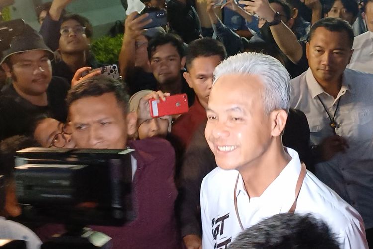 Pasangan calon (Paslon) Presiden dan Wakil Presiden, Ganjar Pranowo - Mahfud MD tiba di Gedung Komisi Pemilihan Umum (KPU) RI, Menteng, Jakarta Pusat, Selasa (12/12/2023). 