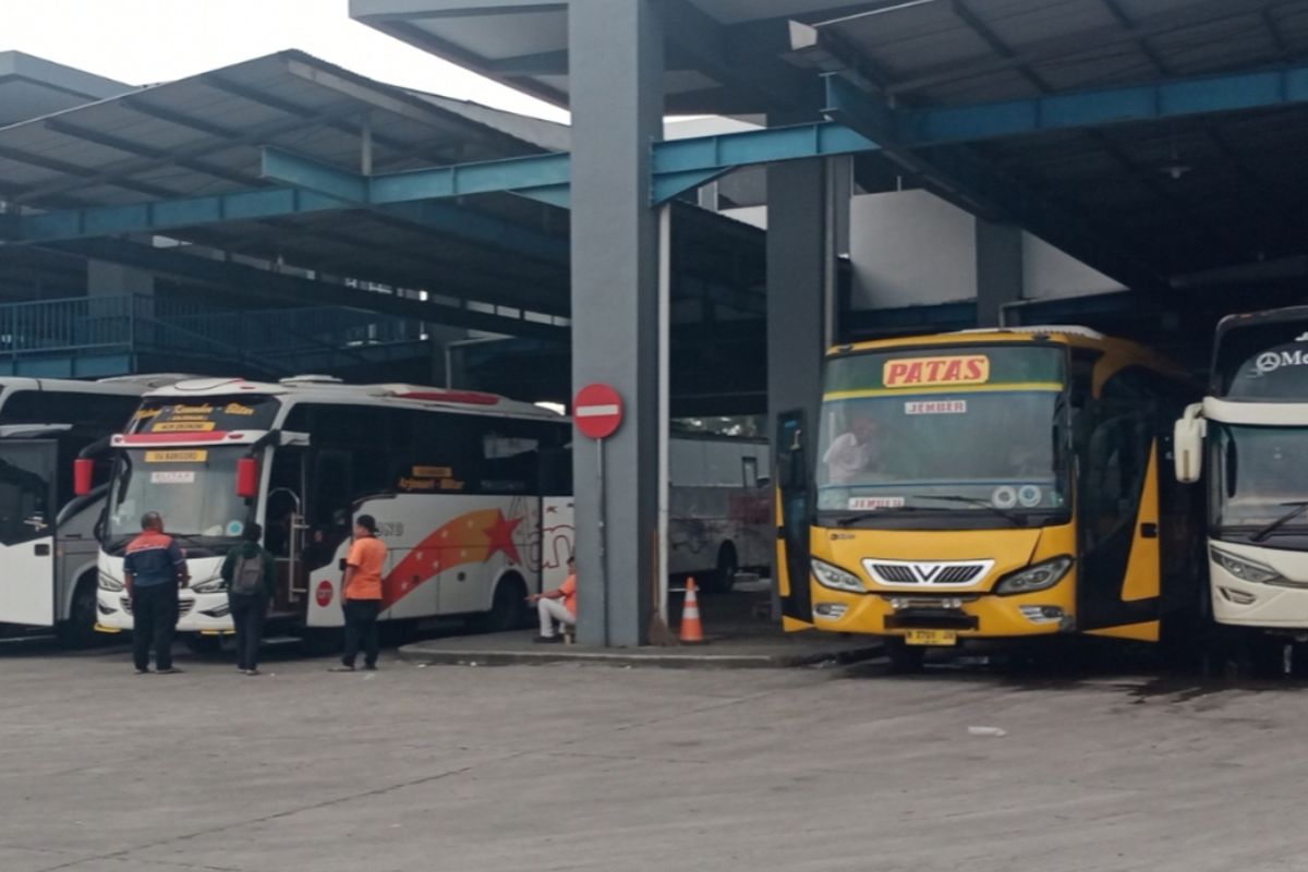Terminal Arjosari, Malang. 