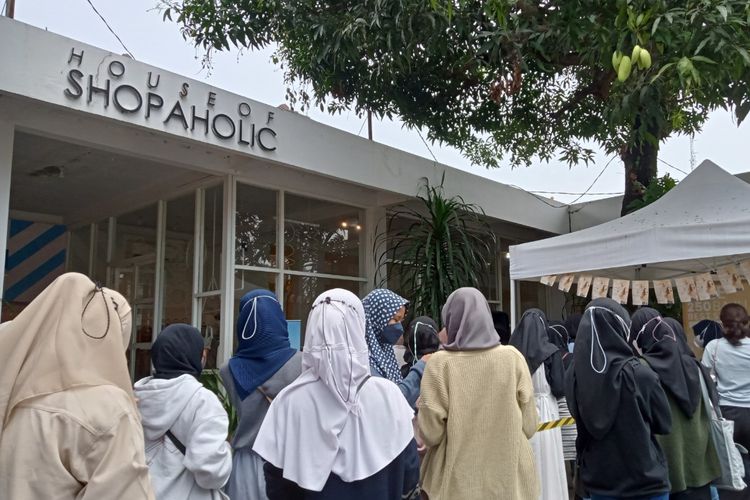House of Shopaholic (HOS) memberikan dukungan yang penuh bagi mahasiswi di kampus daerah Yogyakarta.
