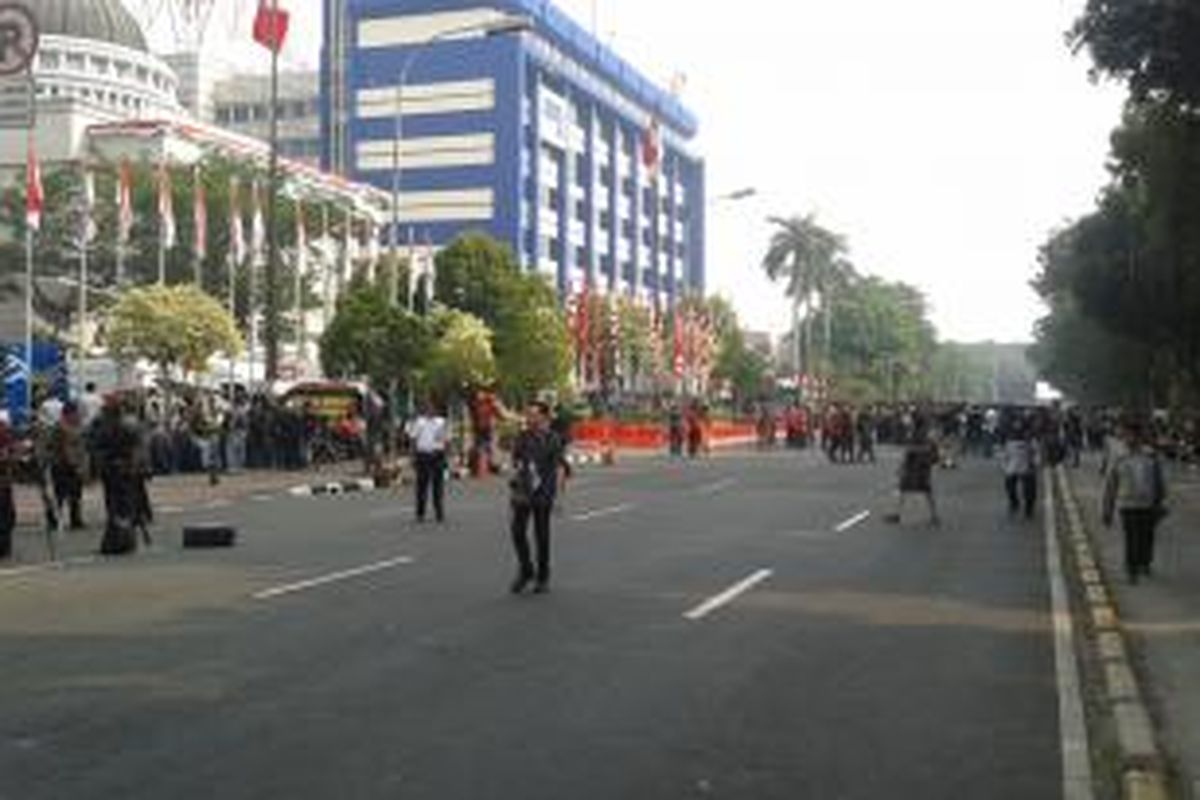 Suasana di depan Gedung Mahkamah Konstitusi, Jalan Medan Merdeka Barat, Jakarta Pusat, Kamis (21/8/2014).