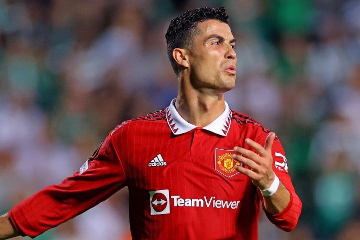 Penyerang Man United, Cristiano Ronaldo, kala beraksi dalam laga Liga Europa 2022-2023 kontra Omonia di Stadion GSP, 6 Oktober 2022. Cristiano Ronaldo menjadi cadangan pada laga Man United vs Tottenham, Kamis (20/10/2022). Terkini, Ronaldo teengah menjadi sorotan seusai melakukan wawancara kontroversial bersama Piers Morgan.