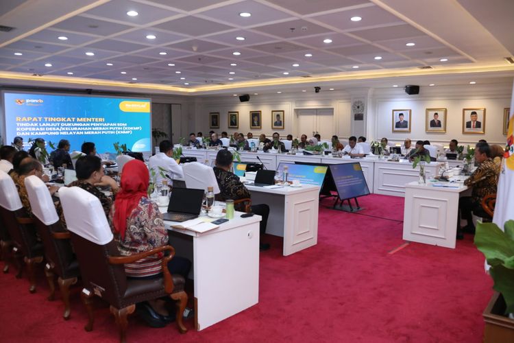 Rapat Tingkat Menteri Tindak Lanjut Dukungan Penyiapan SDM untuk Mendukung PHTC di Kantor Kementerian PANRB, Jakarta, Kamis (9/4/2026).