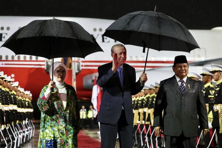 Presiden Turkiye Tayyip Erdogan dan Emine Herdogan tiba di Indonesia pada Selasa (11/2/2025).