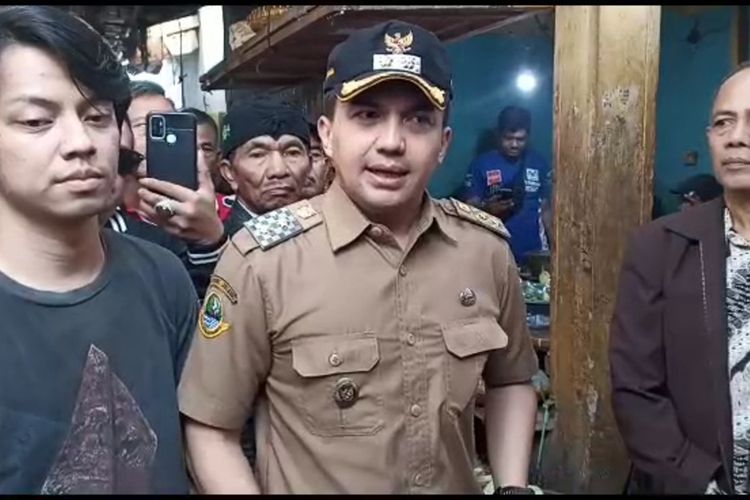 Wakil Bupati Sahrul Gunawan saat mengunjungi Pasar Banjaran, Kabupaten Bandung, Jawa Barat pada Selasa (20/6/2023)