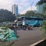 Bus Tabrak Rambu Jalan di Tol Meruya, Dua Penumpang Luka-luka