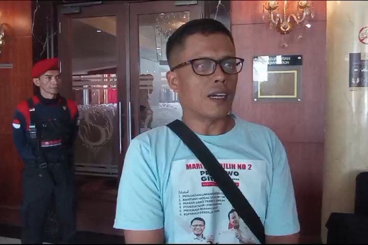 Ketua Panitia Rapimnas KSPN Tajudin saat diwawancarai terkait dukungan KSPN kepada Pasangan Capres-cawapres Nomor Urut 2 pada Minggu (14/1/2024)