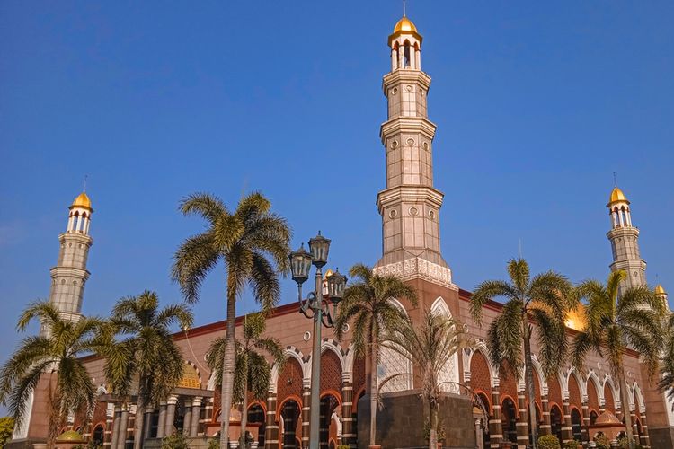 Masjid Kubah Emas, Depok, Jawa Barat.