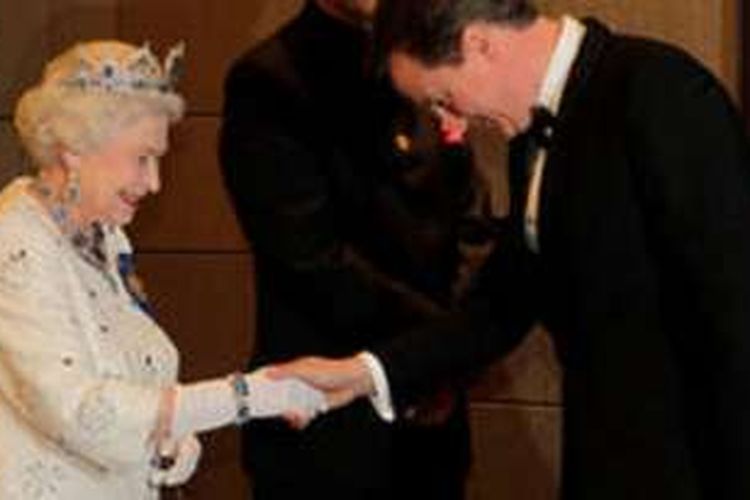 Ratu Elizabeth II dan David Cameron