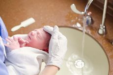 Water Birth: Manfaat dan Risiko yang Perlu Diketahui