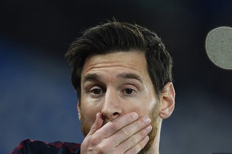 Megabintang Barcelona, Lionel Messi, bereaksi sebelum turun pada laga Liga Champions kontra Napoli, Rabu (26/2/2020) dini hari WIB.