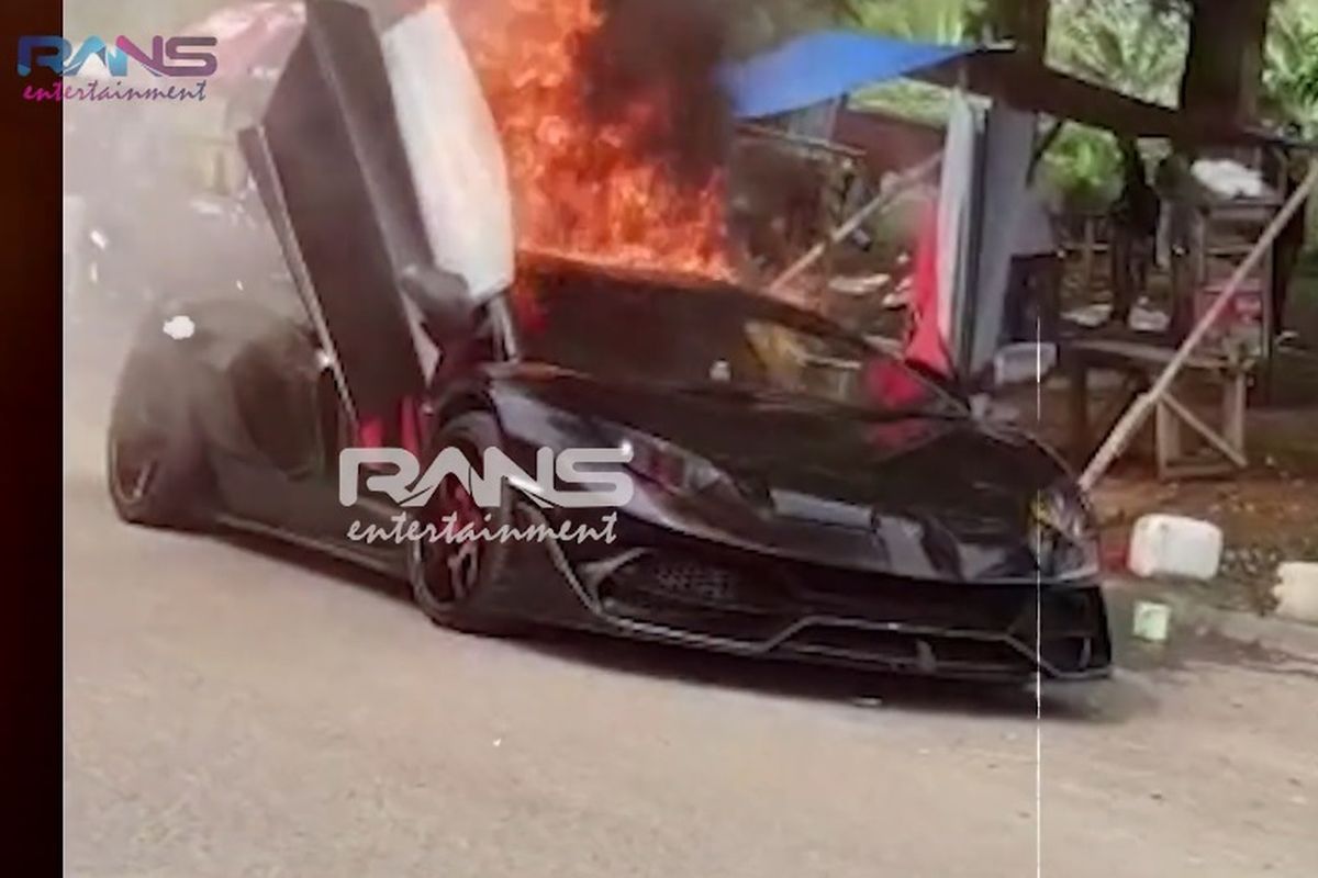 Lamborghini Raffi Ahmad yang terbakar di kawasan Sentul, Jawa Barat, Sabtu (19/10/2019).