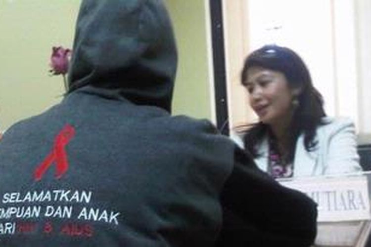 Ilustrasi: Seorang penderita HIV/AIDS tengah berkonsultasi dengan dokter