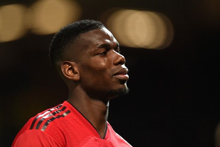 Gelandang Manchester United, Paul Pogba, usai menjalani laga leg pertama perempat final Liga Champions melawan Barcelona, di Stadion Old Trafford, Rabu (10/4/2019).