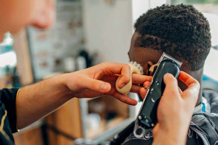 Etiket pangkas rambut di barbershop