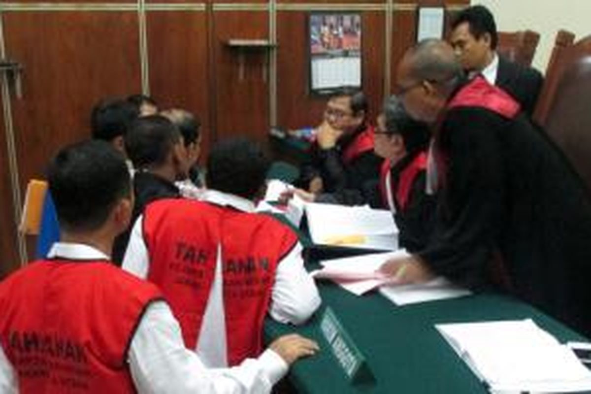 Sidang pencurian air milik PT PAM Lyonnaise Jaya (Palyja) oleh PD Doa Bersama kembali digelar Pengadilan Negeri Jakarta Utara, Selasa (3/2/2015) lalu. Agenda sidang tersebut adalah mendengarkan keterangan saksi dari dua karyawan Palyja.
