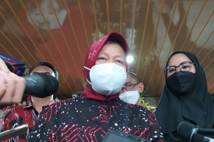 Menteri Sosial (Mensos) Tri Rismaharini di Kantor Kementerian Sosial (Kemensos) di Jalan Salemba Raya, Jakarta, Kamis (2/12/2021)