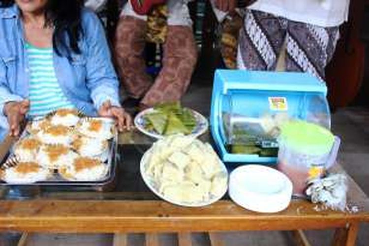 Berbagai kuliner tradisional dari Kampung Tugu yang dihidangkan ke wisatawan saat Charity Walking Tour 2016.