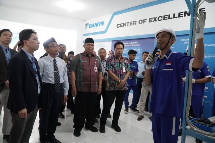 DAIKIN Center of Excellence di SMK NU Ungaran punya beragam fasilitas terkait refrigerasi. 