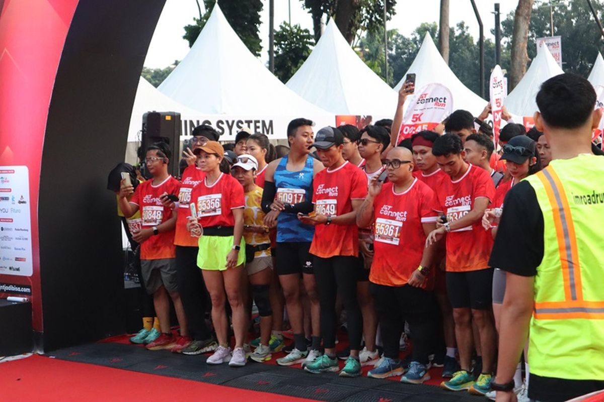 Peserta yang tengah bersiap untuk mengikuti ajang J&T Connect Run. 