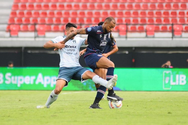 Arema FC bertanding melawan Persita dalam pekan ke-12 Liga 1 2023-2024. Duel Arema FC vs Persita dalam jadwal Liga 1 berlangsung di Stadion Kapten I Wayan Dipta, Gianyar, Bali, pada Sabtu (16/9/2023).