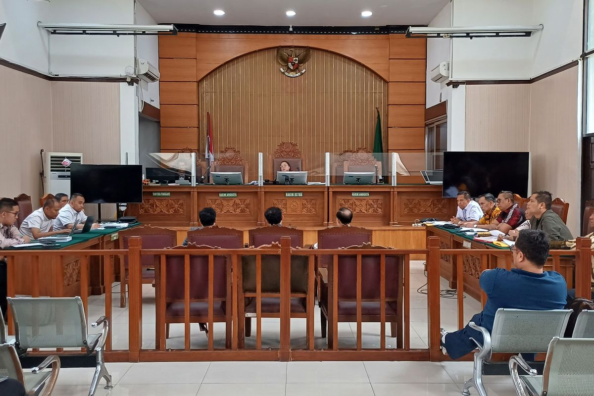 Suasana sidang gugatan praperadilan dengan pemohon Firli Bahuri terkait kasus dugaan pemerasan terhadap eks Menteri Pertanian Syahrul Yasin Limpo (SYL) di Pengadilan Negeri Jakarta Selatan, Jumat (15/12/2023).