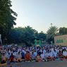 Warga Mulai Berdatangan Melaksanakan Shalat Idul Adha di Masjid Al Barkah, Bekasi