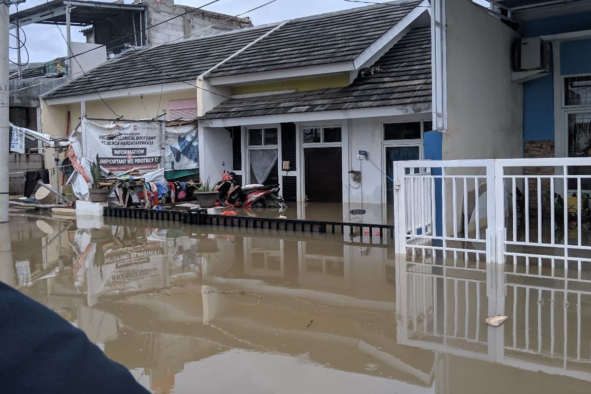 Banjir selama empat hari merendam perumahan Garden City Residence Periuk Kota Tangerang, Selasa (4/2/2020)