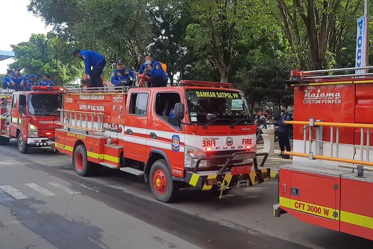 Para Petugas Pemadam Kebakaran mengikuti latihan gabungan di PPSDM Migas Cepu, Kabupaten Blora, Jawa Tengah, Senin (9/1/2023)