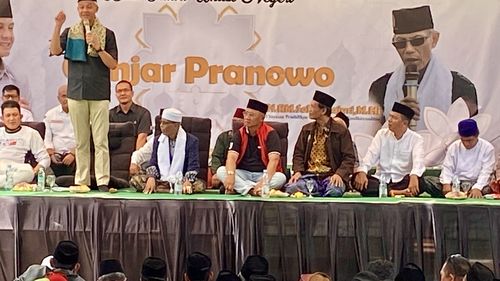 Hadiri "Istigasah Kemenangan" di Lampung, Ganjar Dititipi UU Ponpes