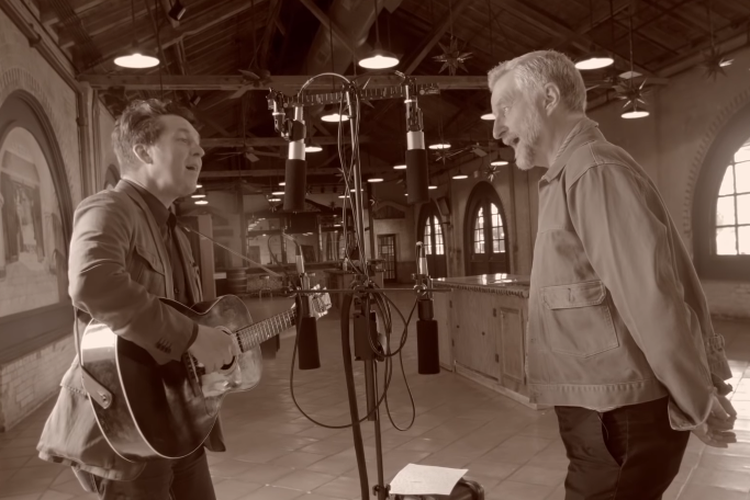 Video klip lagu Gentle on My Mind dari Billy Bragg dan Joe Henry