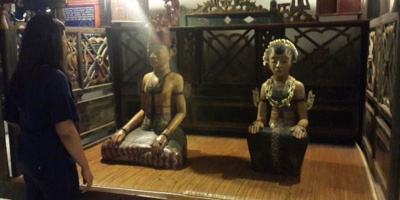 Simbol pernikahan yang ada di Indonesia Heritage Museum (IHM) Kota Batu, Jawa Timur, Senin (1/1/2018).