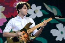 Lirik dan Chord Lagu Giant dari Vampire Weekend