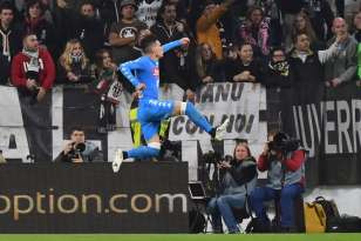 Gelandang Napoli, Jose Callejon, merayakan golnya seusai membobol gawang Juventus di Juventus Stadium pada 29 Oktober 2016.
