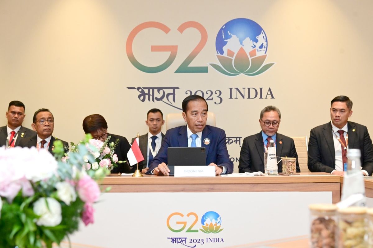 Presiden Joko Widodo saat memimpin pertemuan MIKTA Leaders' Gathering ke-1 yang diselenggarakan di Bharat Mandapam, IECC, Pragati Maidan, New Delhi, India, pada Sabtu (9/9/2023).