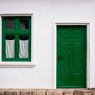 7 Warna Pintu Depan yang Bisa Menaikkan Harga Jual Rumah 
